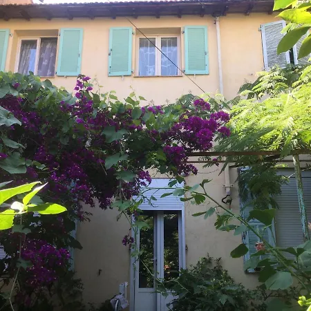 Agréable maison de ville au calme avec garage